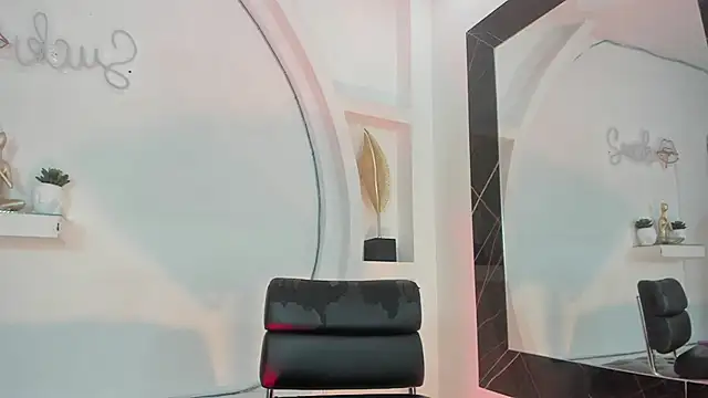 Vicky Hottman online show from December 2, 2025, 4:40 am