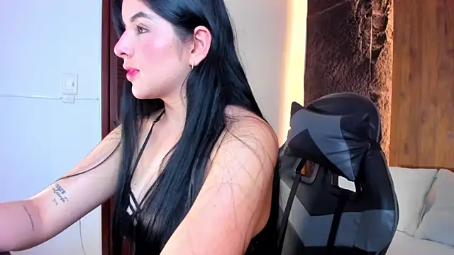 evelin lopezz online show from September 19, 2025, 2:13 am