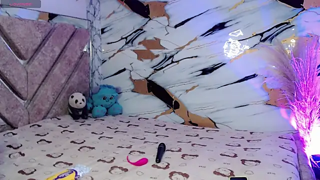 kushina uzumaki75 online show from April 18, 2026, 3:32 am