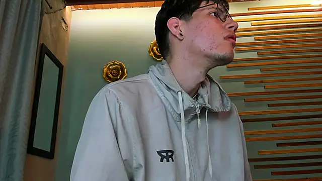 david huge online show from October 21, 2025, 1:23 pm