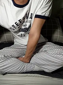 icejuljulju online show from December 4, 2025, 2:59 pm