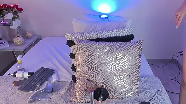 Samantha hotly online show from February 22, 2026, 4:05 pm