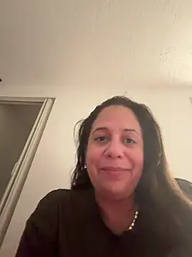 PrettyKittyMia online show from April 16, 2026, 10:05 am