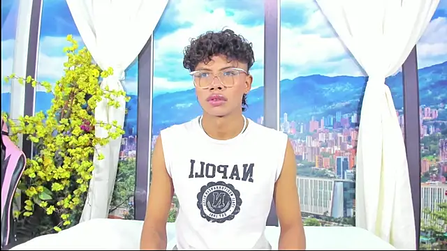 MilthonDelis online show from September 18, 2025, 4:25 am