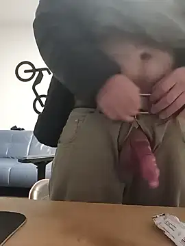 Snapshot of Thompsen1992 chatting on September 24, 2025, 10:24 pm Thompsen1992 online show from September 24, 2025, 10:24 pm