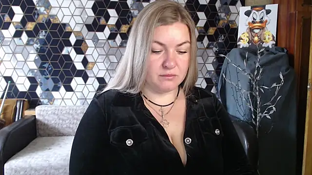 NikaSkylink online show from April 13, 2026, 4:51 am