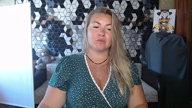 Snapshot of NikaSkylink chatting on June 27, 2026, 6:40 am NikaSkylink online show from June 27, 2026, 6:40 am