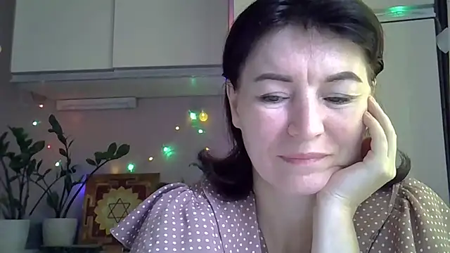 Krystal 82 online show from October 5, 2025, 7:07 am