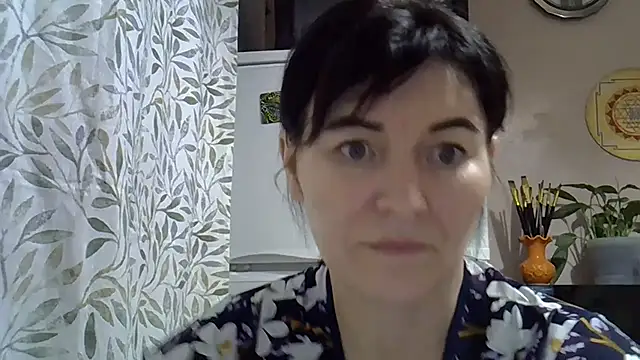 Krystal 82 online show from December 3, 2025, 8:40 pm