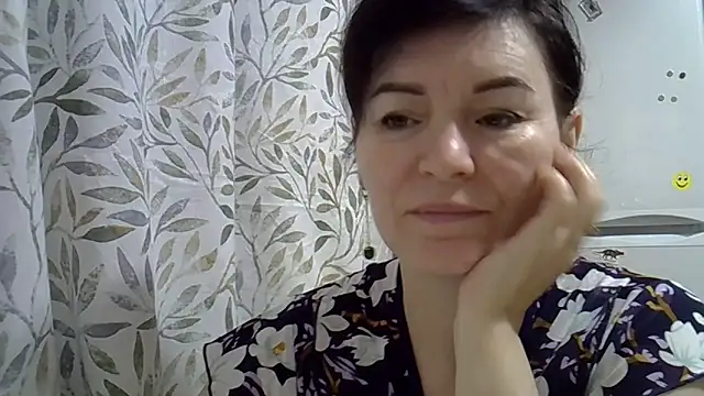 Krystal 82 online show from December 20, 2025, 3:57 am