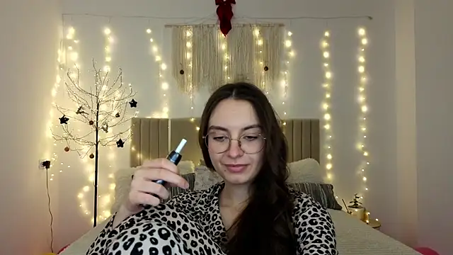 Real cutie1 online show from January 5, 2026, 5:27 pm