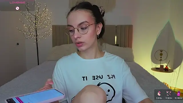 Real cutie1 online show from April 8, 2026, 12:49 pm