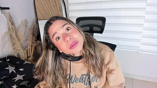 Rachell criss online show from November 5, 2025, 4:01 am