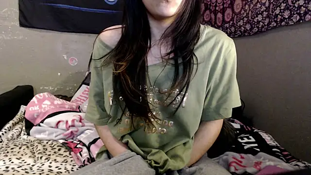 Snapshot of London_Ray chatting on May 10, 2026, 12:38 am London Ray online show from May 10, 2026, 12:38 am