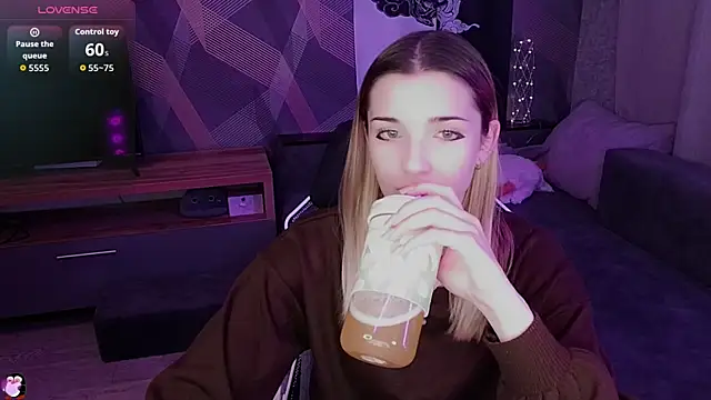 Sandy Belle online show from December 4, 2025, 7:55 pm