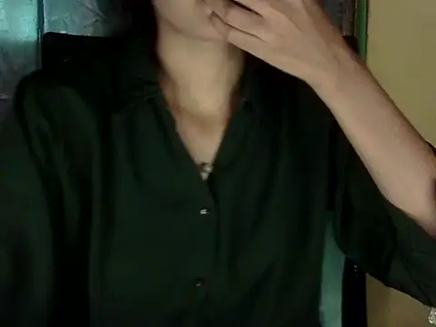 zara Khan0 online show from November 18, 2025, 5:01 am