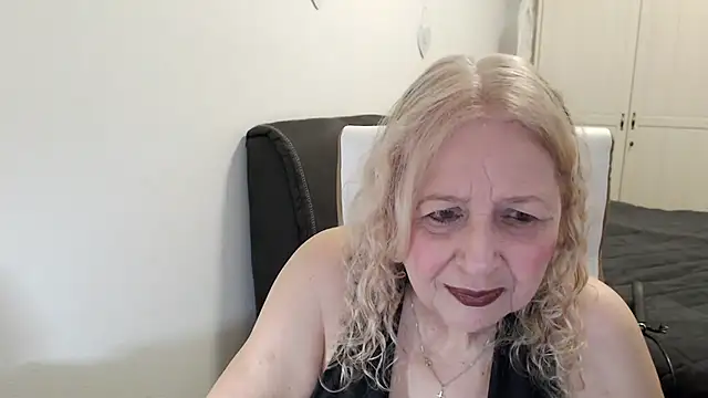 SusiLifeXXX online show from May 24, 2026, 8:03 pm