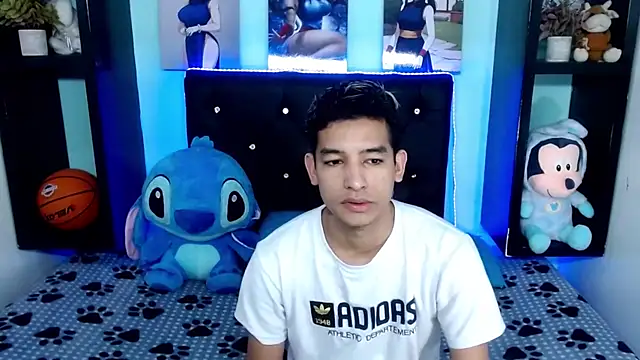 x oliver x online show from September 9, 2025, 1:43 pm