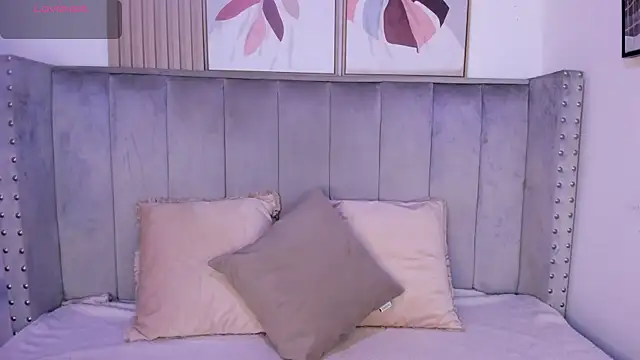 Seshat Hitt online show from September 25, 2025, 3:21 am