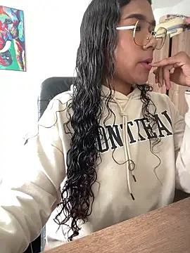 Seshat Hitt online show from October 3, 2025, 6:16 pm