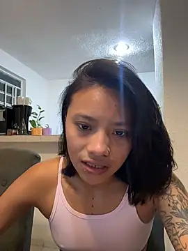Snapshot of Nia_Desire chatting on August 4, 2026, 6:16 am Nia Desire online show from August 4, 2026, 6:16 am