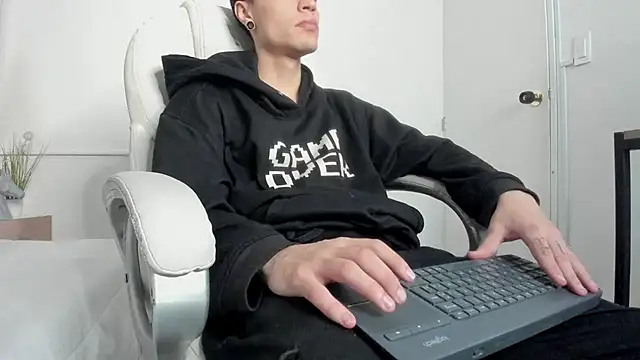 dark sun302 online show from September 14, 2025, 8:52 pm