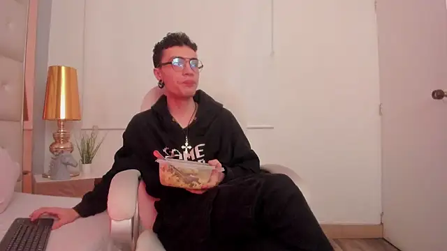 dark sun302 online show from November 13, 2025, 9:58 pm