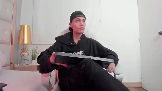 dark sun302 online show from November 22, 2025, 10:20 pm