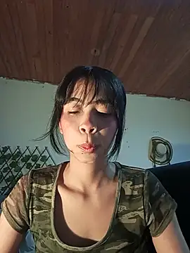 dolliette24 online show from June 18, 2026, 4:33 pm