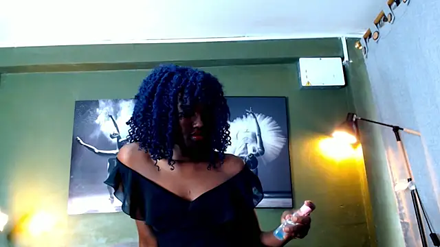 Evaa 18 online show from September 19, 2025, 5:35 pm