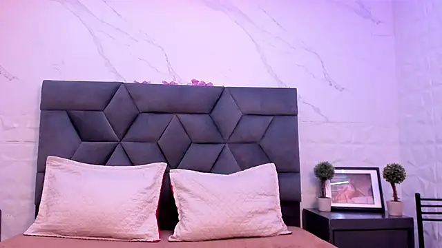 Maia Park online show from November 14, 2025, 11:42 am