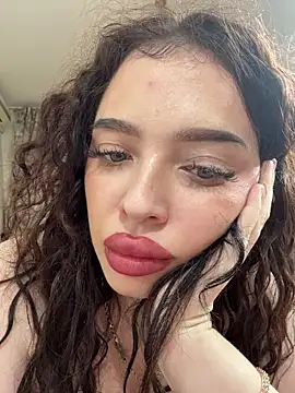 Hannah xBaby online show from December 4, 2025, 5:10 pm