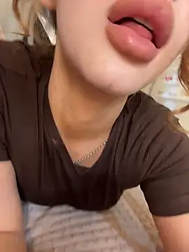 Hannah xBaby online show from June 25, 2026, 3:27 pm