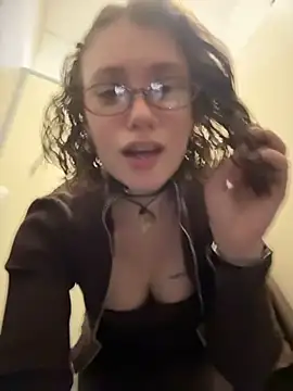 lucy-joy online show from October 1, 2025, 10:43 am