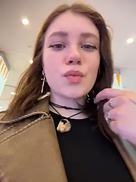 lucy-joy online show from April 25, 2026, 8:17 am