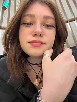 lucy-joy online show from April 27, 2026, 10:24 am