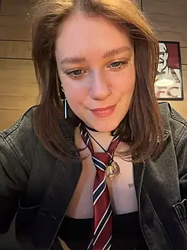 Snapshot of lucy-joy chatting on May 9, 2026, 8:19 am lucy-joy online show from May 9, 2026, 8:19 am