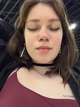 Snapshot of lucy-joy chatting on May 12, 2026, 9:50 am lucy-joy online show from May 12, 2026, 9:50 am