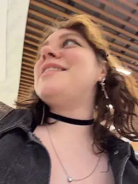 Snapshot of lucy-joy chatting on May 14, 2026, 10:33 am lucy-joy online show from May 14, 2026, 10:33 am