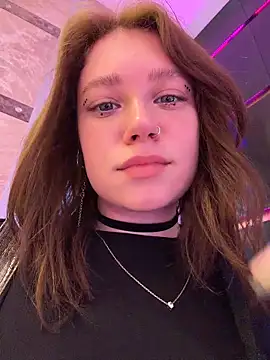 Snapshot of lucy-joy chatting on June 3, 2026, 9:23 am lucy-joy online show from June 3, 2026, 9:23 am