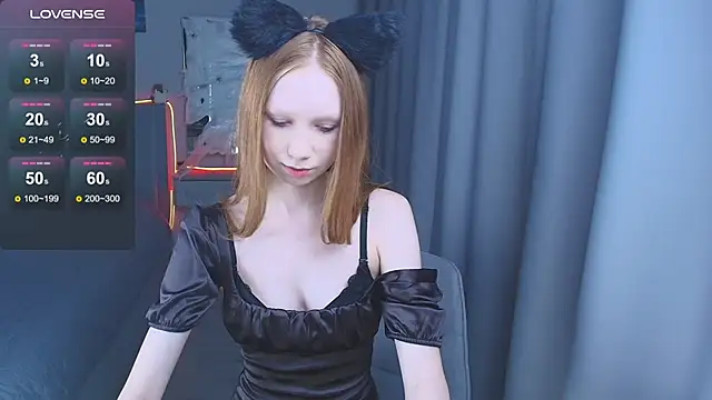 FoxyMira online show from October 25, 2025, 1:40 pm