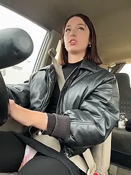 DollyTall online show from September 30, 2025, 11:04 am