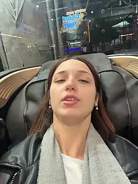 DollyTall online show from October 16, 2025, 8:48 am