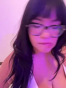 Emily Taylor2 online show from April 22, 2026, 2:03 am