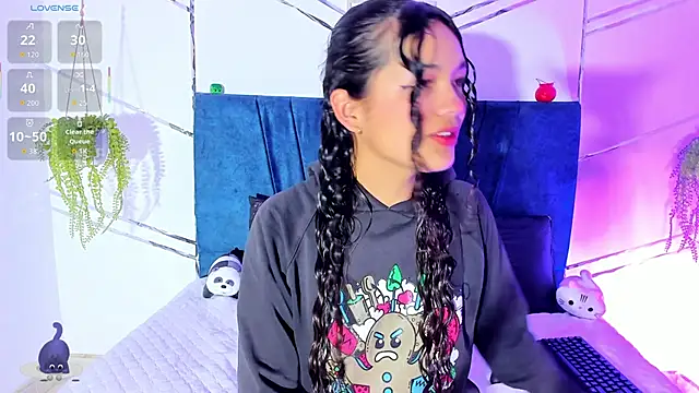 Camilla Miller01 online show from November 15, 2025, 1:18 pm