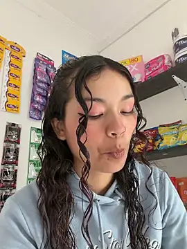 Camilla Miller01 online show from April 13, 2026, 1:38 pm