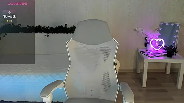 ArleneThomas online show from October 4, 2025, 12:58 pm