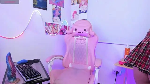 mahina01 online show from November 19, 2025, 3:01 pm