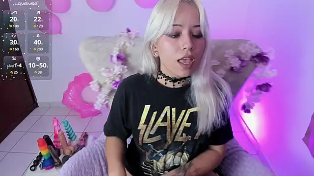 Nataliahenao69 online show from November 30, 2025, 2:04 am