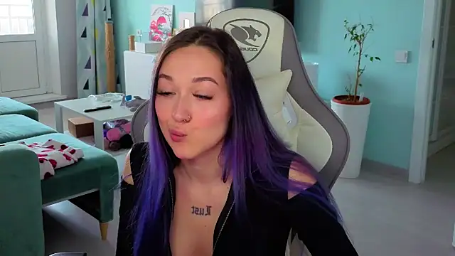 Im suka online show from April 30, 2026, 3:24 am